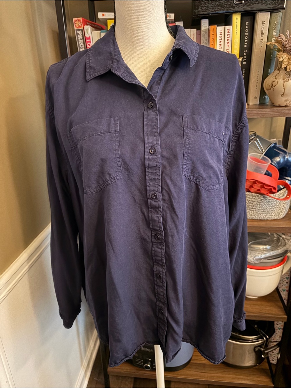 crown & ivy Navy Blue Women's Button-Down Shirt